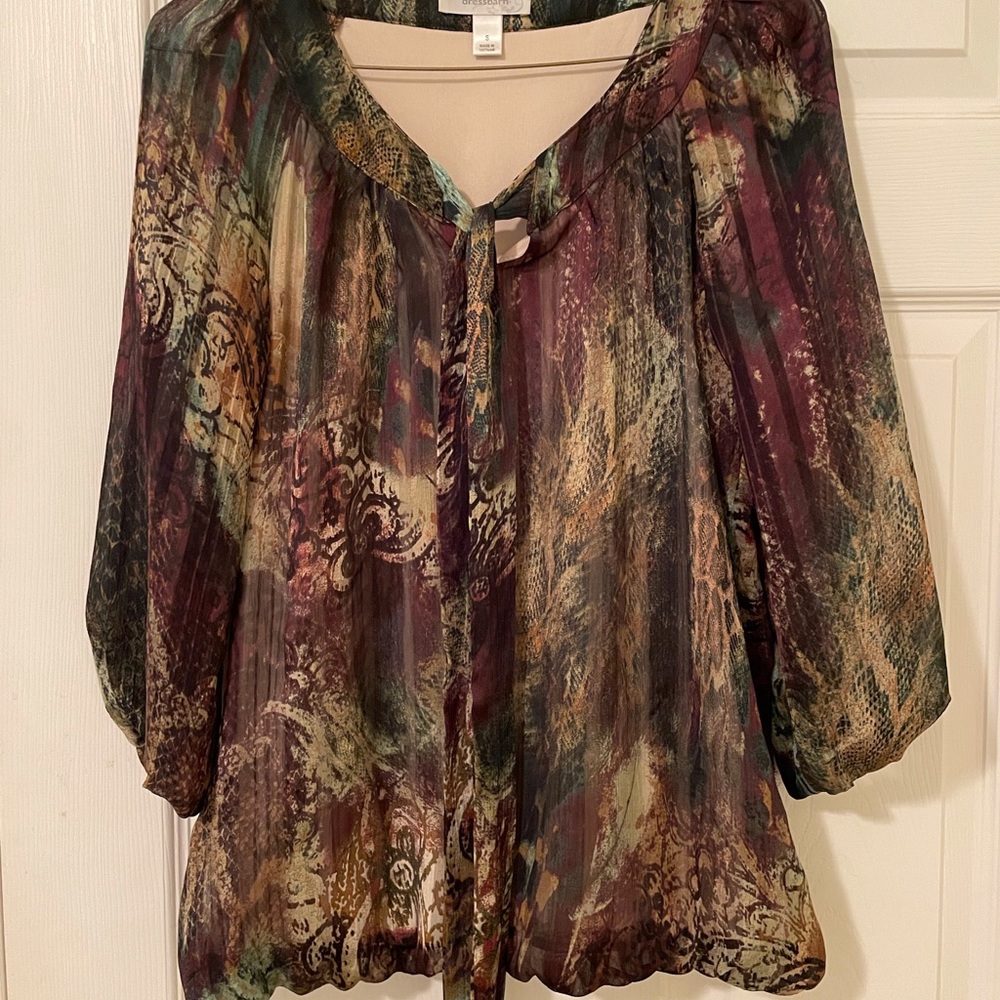 Dress Barn gorgeous blouse in deep green and wine colors